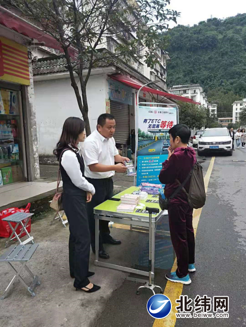 那普居委会重塑社区交通面貌，提升居民出行体验的最新报道